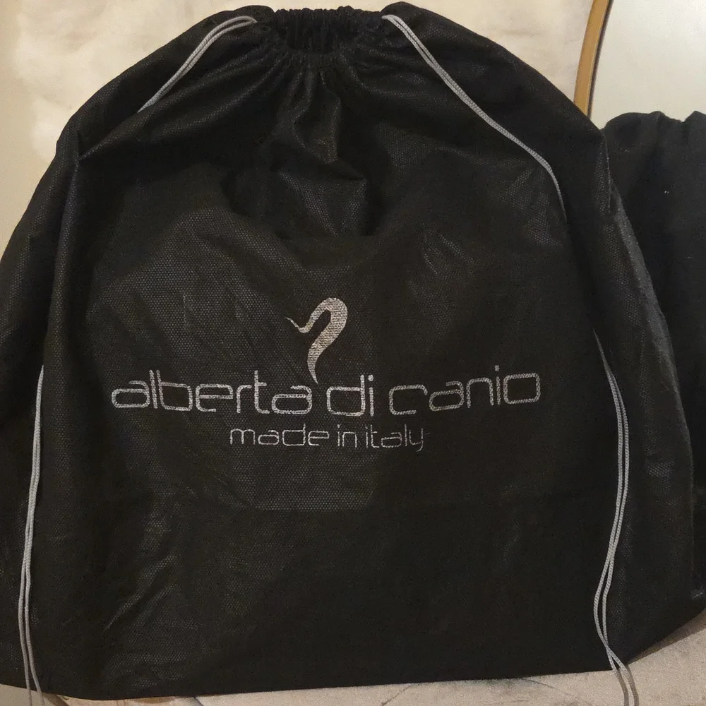 ALBERTA di Canio Genuine Leather Dome Bright Green Handbag With Dust Bag - Picture 14 of 14
